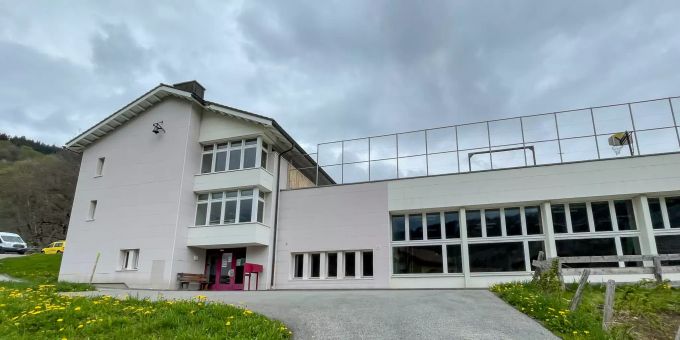 Schule und Gemeindehaus Conters. Schule und Gemeindehaus Conters.