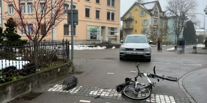 Es entstand Sachschaden von mehreren Tausend Franken. Unfall