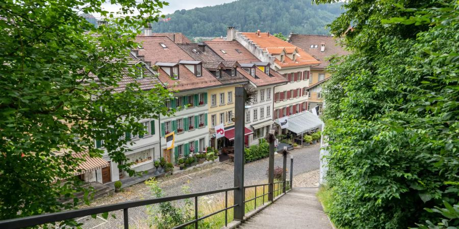 Eine Treppe führt in die Metzgergasse in Burgdorf hinunter.