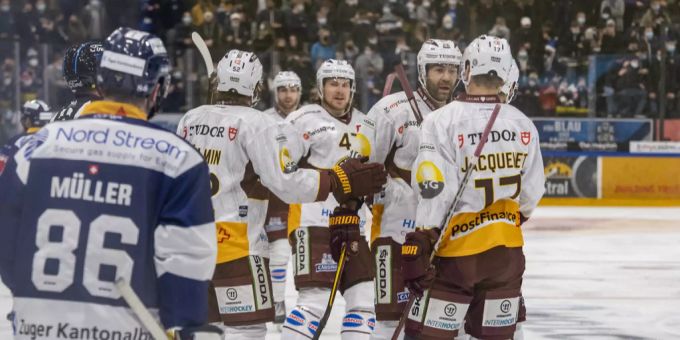 Der Genève-Servette HC nach dem 5:1-Tor gegen den EV Zug am 23. Dezember 2021. Genève-Servette HC