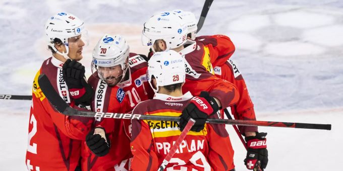 Die Spieler der Schweizer Hockey-Nati jubeln in der Partie gegen die Slowakei. Schweizer Nati