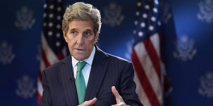 John Kerry, Sondergesandter des Präsidenten der Vereinigten Staaten für Klimafragen, spricht während eines Interviews im US-Aussenministerium in Washington. Foto: Patrick Semansky/AP/dpa John Kerry, Sondergesandter des Präsidenten der Vereinigten Staaten für Klimafragen, spricht während eines Interviews im US-Aussenministerium in Washington. Foto: Patrick Semansky/AP/dpa