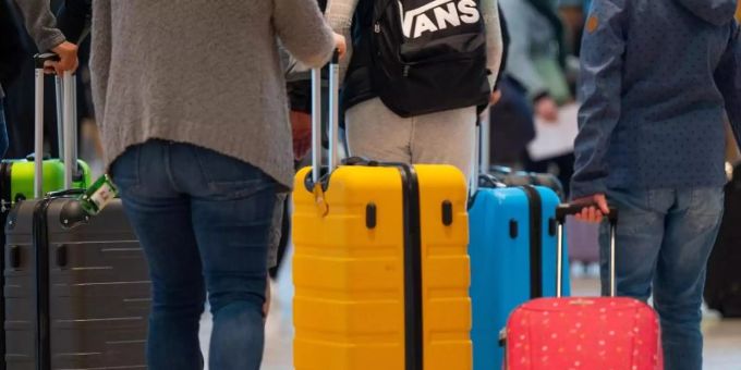 Fast die Hälfte der Menschen ist einer Umfrage zufolge in diesem Jahr bereits verreist. Foto: Monika Skolimowska/dpa-Zentralbild/dpa Fast die Hälfte der Menschen ist einer Umfrage zufolge in diesem Jahr bereits verreist. Foto: Monika Skolimowska/dpa-Zentralbild/dpa