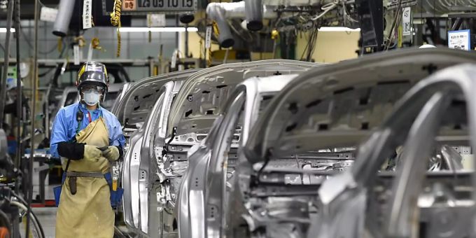 Der japanische Autoriese Toyota kürzt die Produktionsziele. Grund ist der anhaltende Chipmangel auf dem Weltmarkt.(Archivbild) Der japanische Autoriese Toyota kürzt die Produktionsziele. Grund ist der anhaltende Chipmangel auf dem Weltmarkt.(Archivbild)