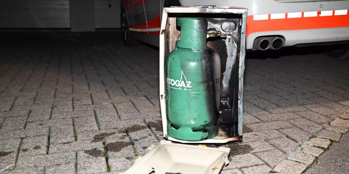 Durch das schnelle Eingreifen der Bewohner entstand geringer Sachschaden. Kantonspolizei St. Gallen