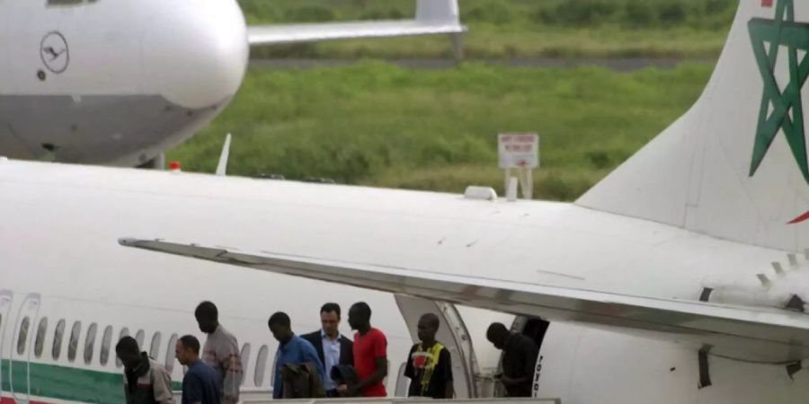 Passagiere der Royal Air Maroc gelangten am Freitagabend auf die Startbahn am Flughafen Mallorca. Der Flughafen wurde daraufhin geschlossen. (Symbolbild)