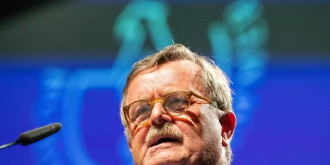 «Ich glaube, dass sich auch die Richter bei ihrer Unabhängigkeit ihrer Verantwortung bewusst sein müssen»: Frank Ulrich Montgomery. Foto: Guido Kirchner/dpa «Ich glaube, dass sich auch die Richter bei ihrer Unabhängigkeit ihrer Verantwortung bewusst sein müssen»: Frank Ulrich Montgomery. Foto: Guido Kirchner/dpa