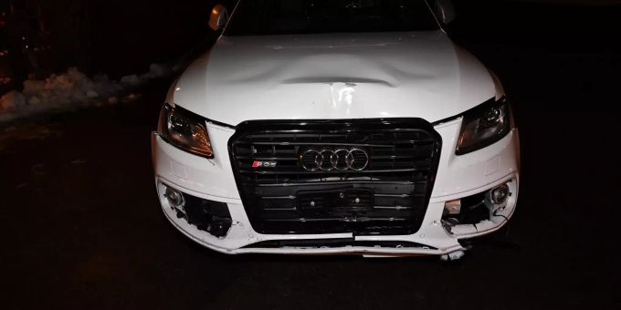 Mit einem mutmasslich gestohlenen Auto hat ein 17-Jähriger in Wittenbach SG mehrere Selbstunfälle verursacht. Unfall Wittenbach