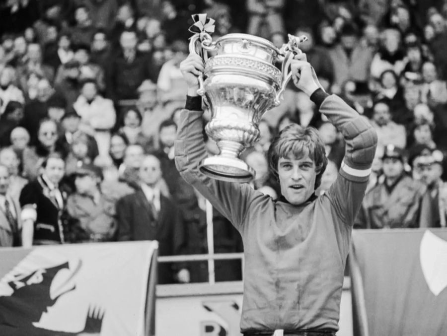 1977 gewinnen die Berner im heimischen Tempel den Cupfinal.