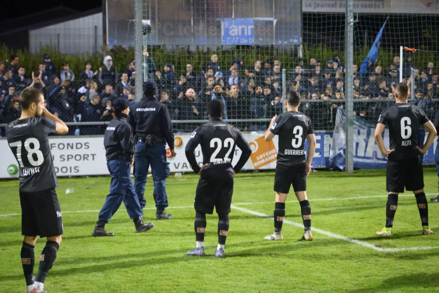 Die Spieler des FC Zürich verabschieden sich von den Fans.