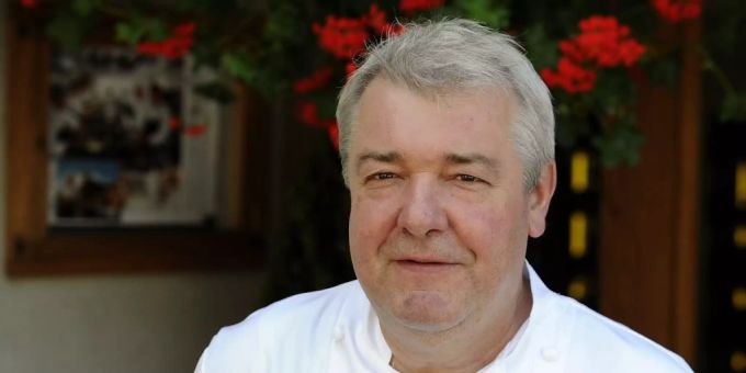 Franz Wiget schliesst die Türen des «Adelboden». franz wiget