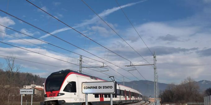 Ausgedünnter Fahrplan an der Grenze des Tessins zu Italien: Wegen Krankheit und Quarantäne fallen derzeit zahlreiche Tilo-Mitarbeitende aus. (Themenbild) Ausgedünnter Fahrplan an der Grenze des Tessins zu Italien: Wegen Krankheit und Quarantäne fallen derzeit zahlreiche Tilo-Mitarbeitende aus. (Themenbild)