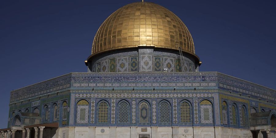 ARCHIV - Der Felsendom auf dem Plateau des Tempelbergs in Jerusalem. Mit der benachbarten Al-Aksa-Moschee zählt er zu den wichtigsten Heiligtümern für die Muslime. Foto: Leo Correa/AP/dpa