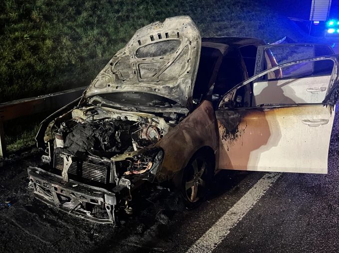 Am Auto entstand ein Sachschaden. Sachschaden nach Brand.