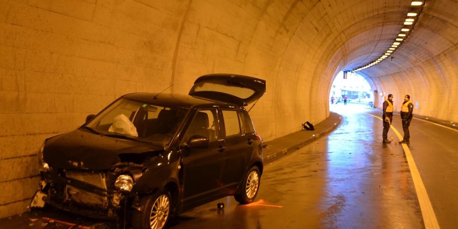 Verkehrsunfall in Tunnel