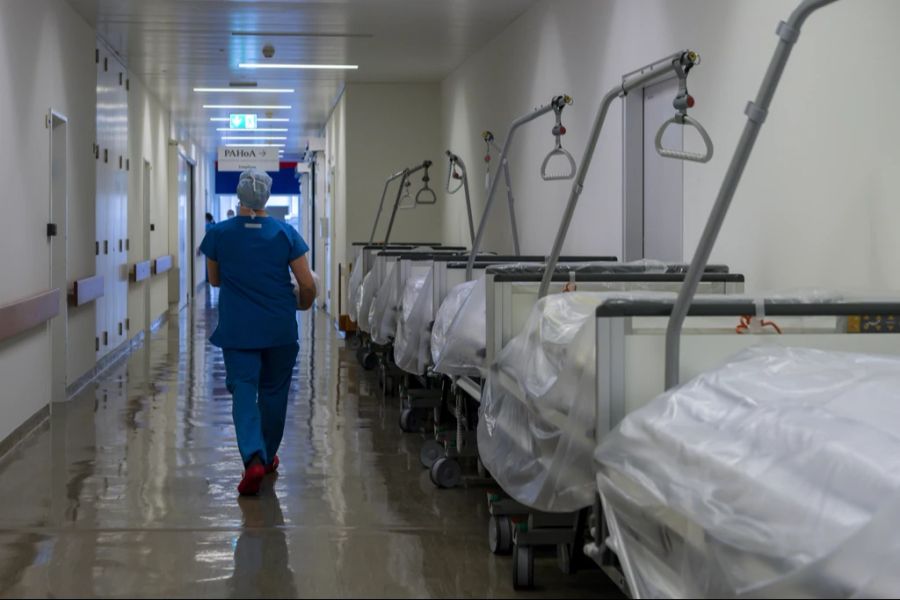 Weil eine Ärztin im Universitätsspital Basel seine Schmerzen anzweifelte, erhielt er weniger IV-Gelder. (Symbolbild)