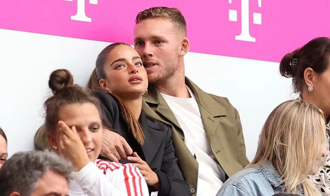 Daniel Peretz, Goalie bei Bayern München, mit seiner Freundin Noa Kirel. Bayern München