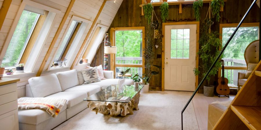 Ein gemütliches Get-Away-Wochenende in einem Baumhaus? Airbnb macht's möglich.