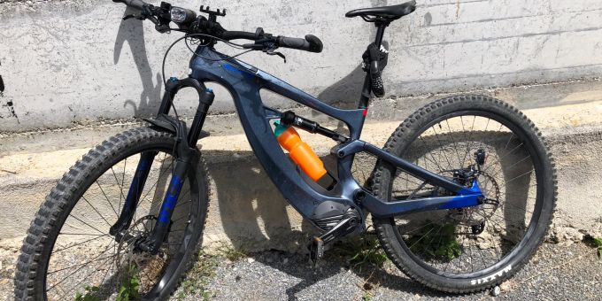 Glarus GL: Velolenker bei Sturz verletzt Glarus GL: Velolenker bei Sturz verletzt