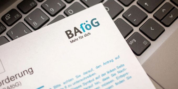 Die neuen Bafög-Sätze begeistern nicht alle - sie gleichen nicht einmal die Inflation aus, kritisieren Studierendenvertreter. Die neuen Bafög-Sätze begeistern nicht alle - sie gleichen nicht einmal die Inflation aus, kritisieren Studierendenvertreter.