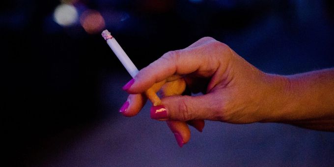 An den Folgen des Rauchens sind 2020 in Deutschland rund 75 500 Menschen gestorben. An den Folgen des Rauchens sind 2020 in Deutschland rund 75 500 Menschen gestorben.