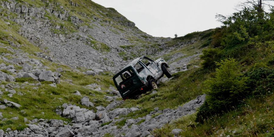 Sörenberg: Auto rutscht in Geröllhalde