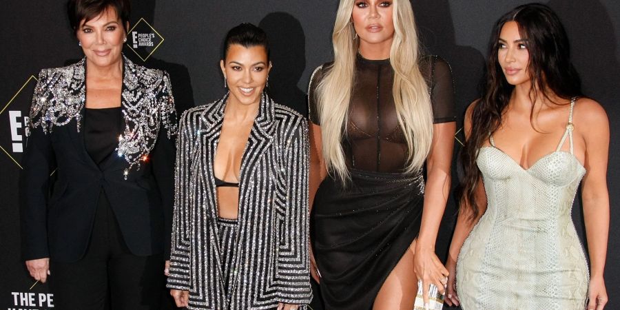 Kris Jenner (l-r), Kourtney Kardashian, Khloe Kardashian und Kim Kardashian bei den Peoples Choice Awards.