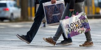 Hamburg - Greenpeace sieht mehr Umweltbewusstsein beim Modekauf Hamburg - Greenpeace sieht mehr Umweltbewusstsein beim Modekauf