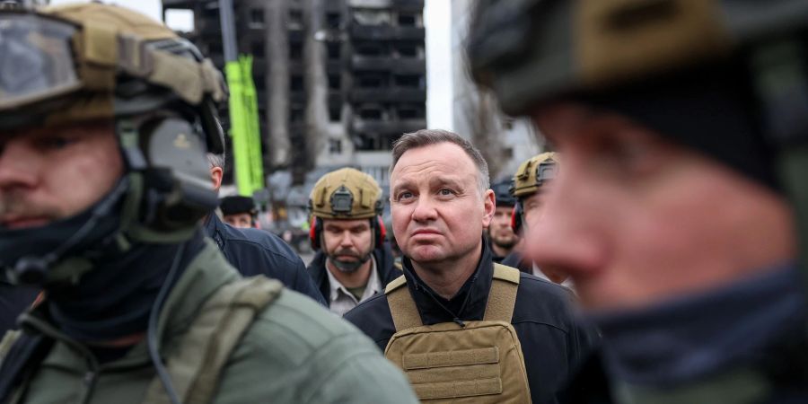 Der polnische Präsident Andrzej Duda (M) ist mit seinen Amtskollegen der baltischen Staaten am Mittwoch nach Kiew gereist.