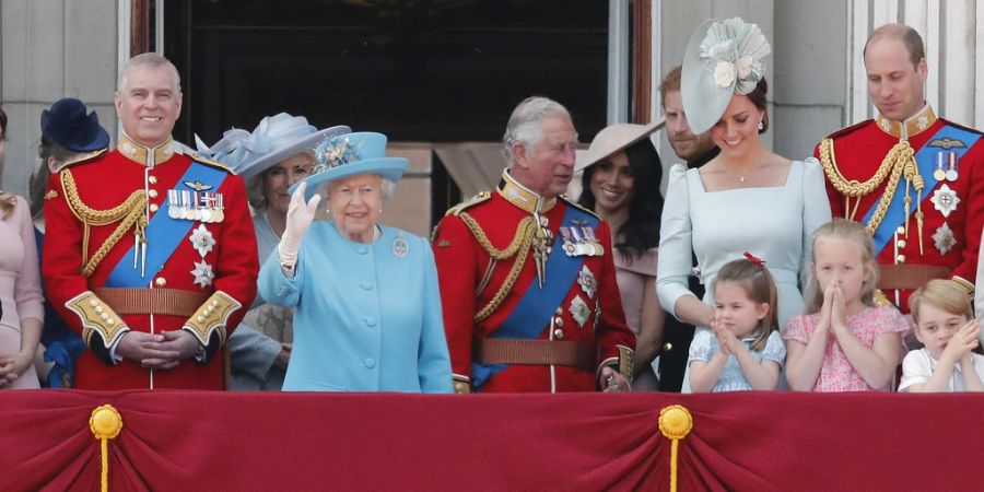 Harry und Meghan wurden von der Queen auf den Royal-Balkon eingeladen.