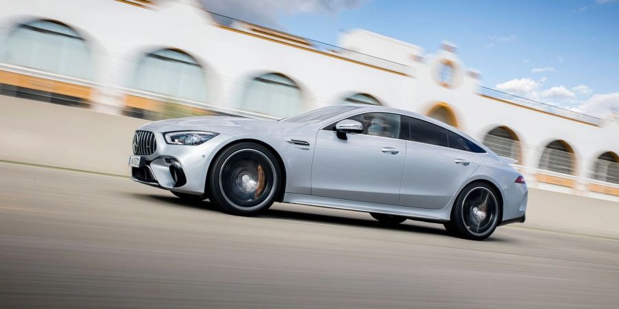 Die Höchstgeschwindigkeit gibt AMG mit 316 km/h an: Zum Sommer kommt der GT Viertürer von dem Mercedes-Ableger erstmals als Plug-In-Hybrid.