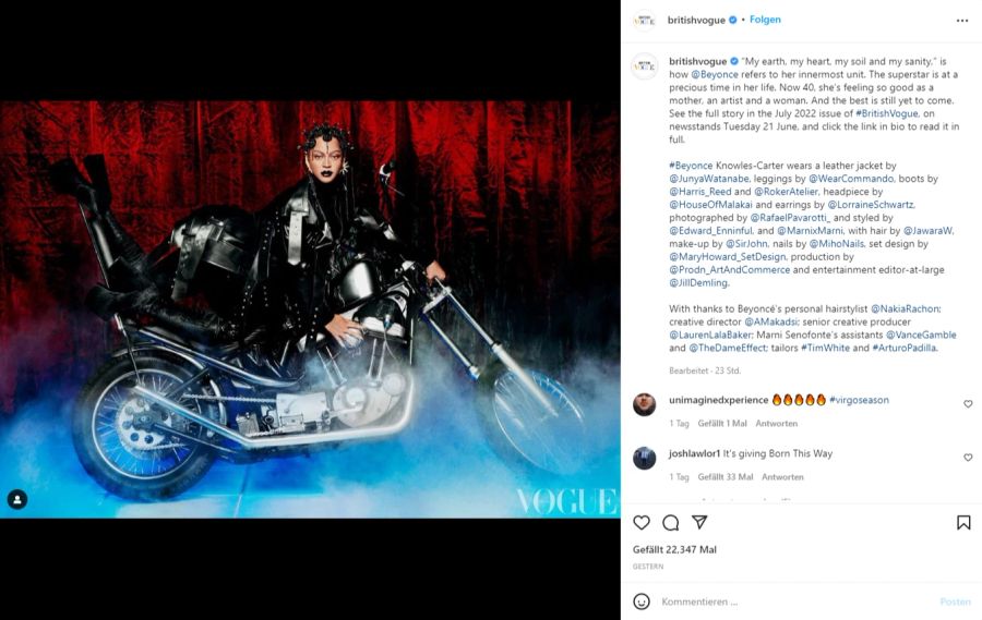 Beyoncé posiert in schwarzem Leder mit einem Motorrad.