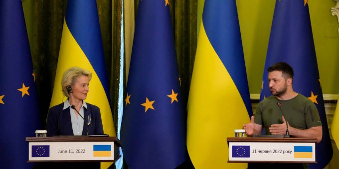 EU-Kommissionspräsidentin Ursula von der Leyen bei Gesprächen in Kiew mit Wolodymyr Selenskyj. Ukraine-Krieg