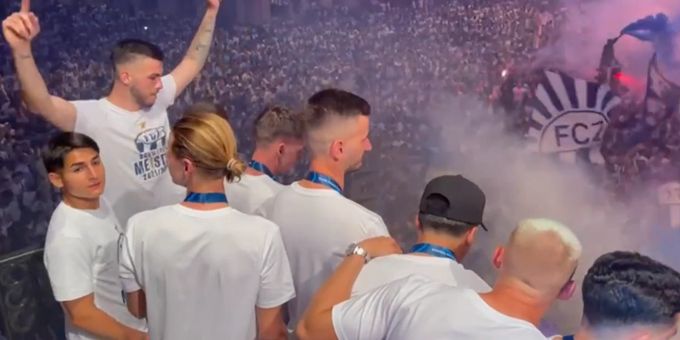 Party mit Pokal - FCZ-Fans feiern auf Helvetiaplatz ihre Meisterhelden!