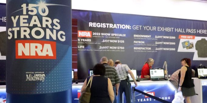 Der Eingangsbereich des Jahrestreffens der NRA. NRA