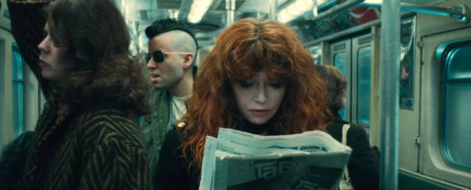 Szene aus «Russian Doll» auf Netflix: Nadia in der U-Bahn. Netflix Russian Doll