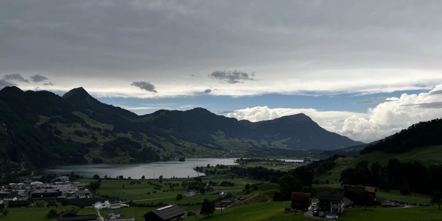 Blick über den Lauerzersee SZ nach dem Unwetter.