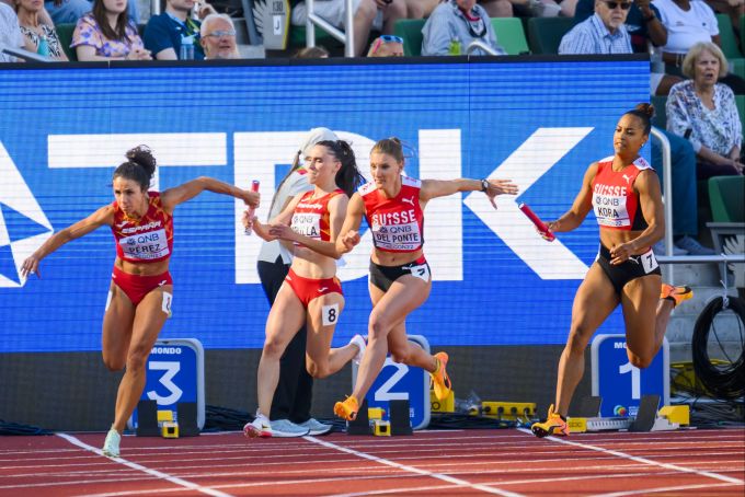 Salomé Kora übergibt den Stab an Ajla del Ponte. Leichtathletik-WM