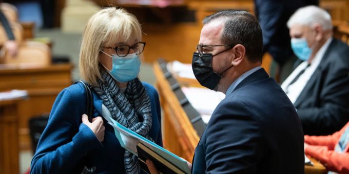 Mitte-Nationalrätin Ruth Humbel Näf im Gespräch mit Philipp Matthias Bregy. Ruth Humbel Näf