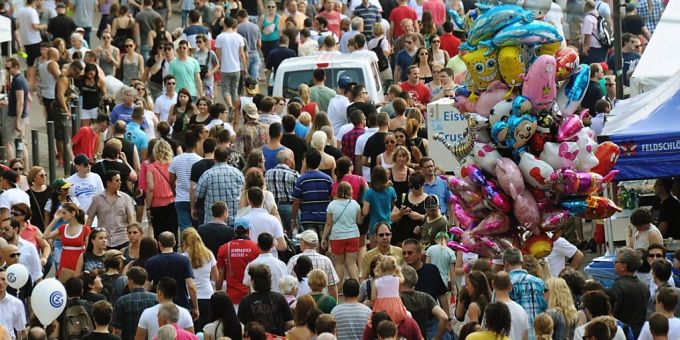 Die Organisatoren des Berner Stadtfests hoffen auf möglichst viele Besucherinnen und Besucher. (Symbolbild) Die Organisatoren des Berner Stadtfests hoffen auf möglichst viele Besucherinnen und Besucher. (Symbolbild)
