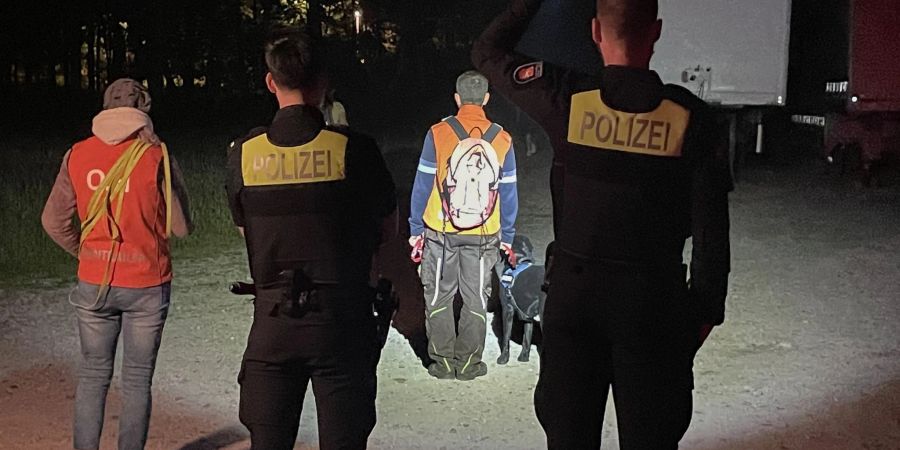 Trotz intensiver Suche hat die Polizei weiterhin keine Spur von dem seit Freitag vermissten Kind.