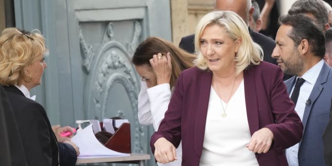 Marine Le Pen ist Fraktionsvorsitzende von Rassemblement National. Marine Le Pen