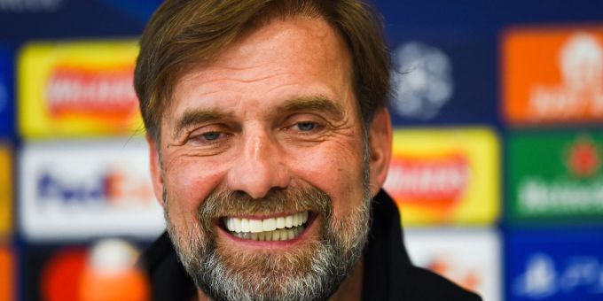 Jürgen Klopp, Trainer vom FC Liverpool, lächelt während einer Pressekonferenz. Jürgen Klopp, Trainer vom FC Liverpool, lächelt während einer Pressekonferenz.
