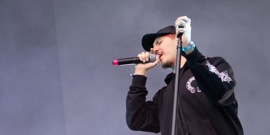 Der Rapper RIN tritt beim Musik- und Kunst-Festival «MS Dockville» in Hamburg auf.