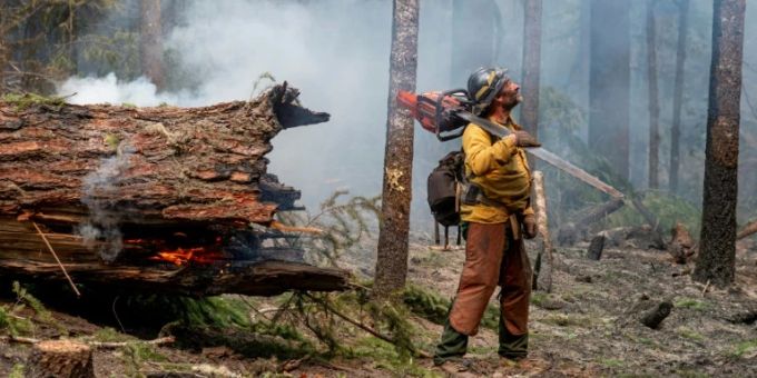 Feuerwehrmann am «Cedar Creek Fire» Feuerwehrmann am «Cedar Creek Fire»