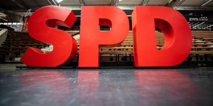 Wenn am Sonntag Bundestagswahl wäre, wäre die SPD einer Umfrage zufolge nicht mehr stärkste Kraft. Wenn am Sonntag Bundestagswahl wäre, wäre die SPD einer Umfrage zufolge nicht mehr stärkste Kraft.