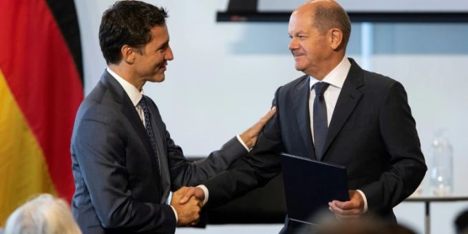 Trudeau (l.) und Scholz in Kanada Trudeau (l.) und Scholz in Kanada