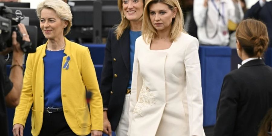 Von der Leyen (li.) mit der ukrainischen First Lady Olena Selenska