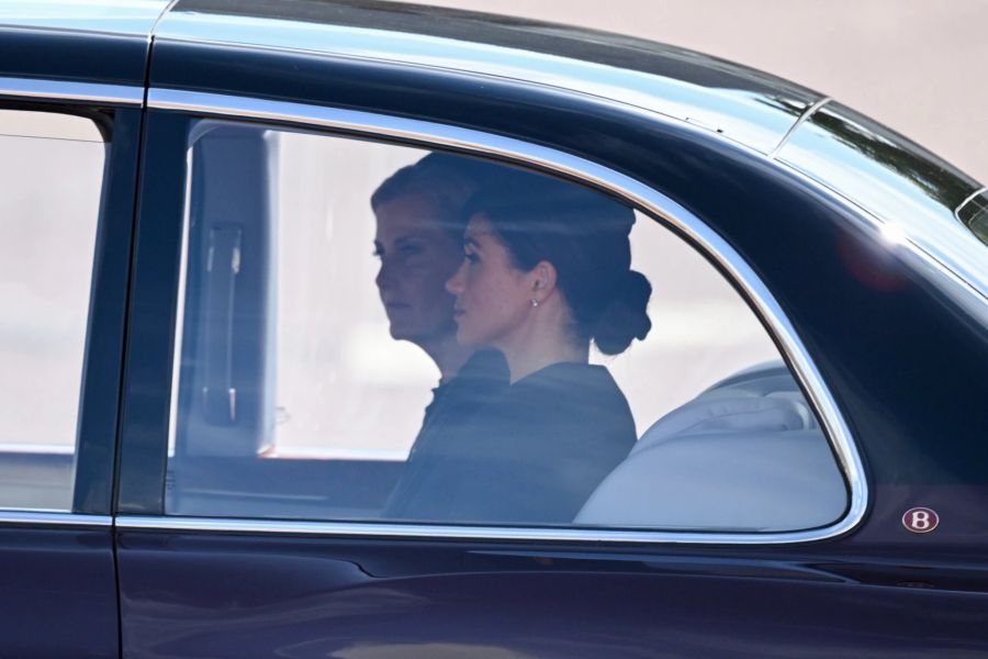 Meghan Markle und Sophie bei der Trauerfeier der Queen.