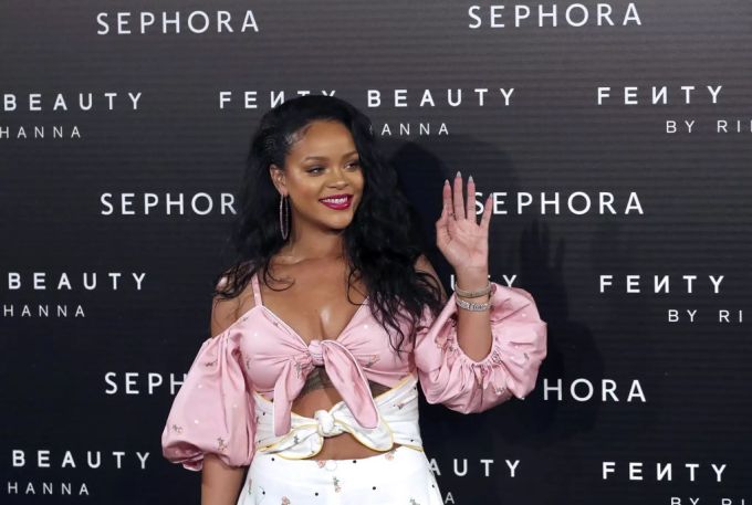 Rihanna ist laut ihrem Sprecher wieder wohlauf. rihanna